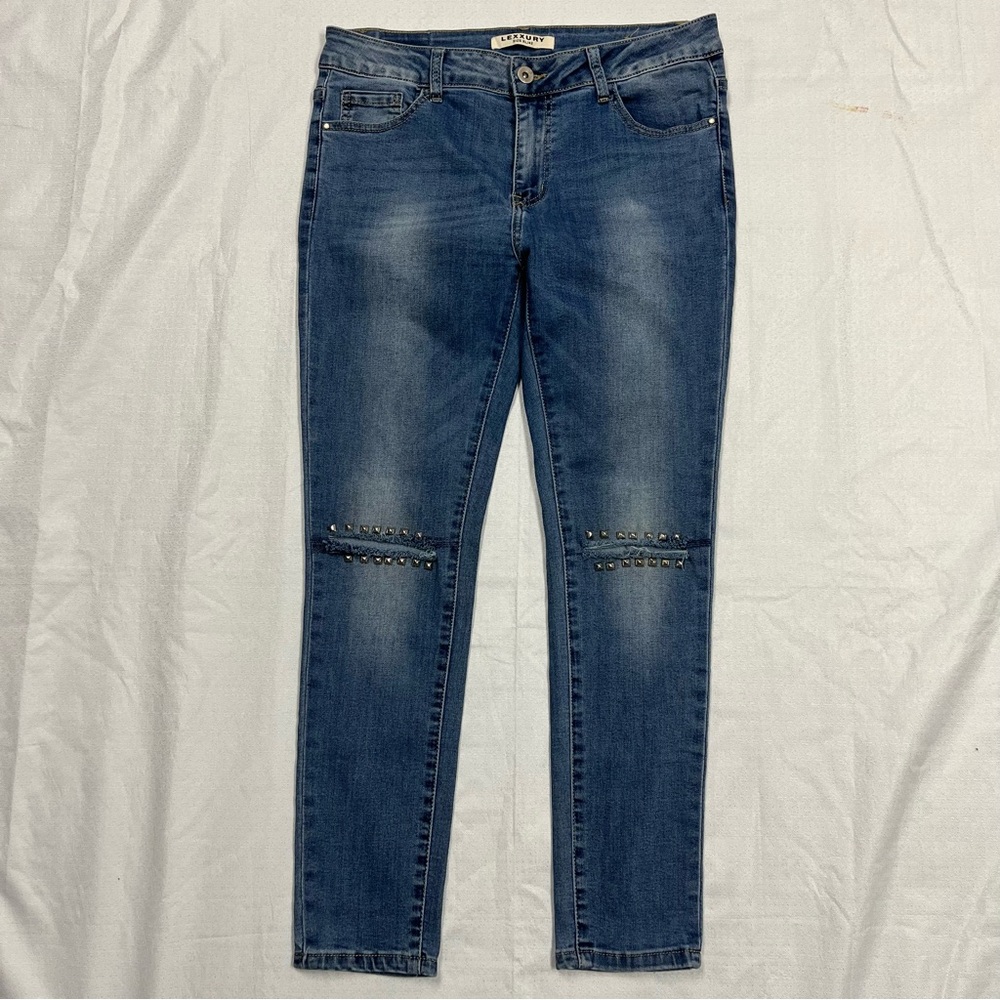 Lexxury ladies medium wash straight jeans size XL/42 in US sizes is 12/32